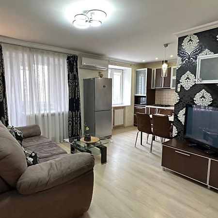 Apartment On Nauki Avenue 102 Dnipro Exterior photo